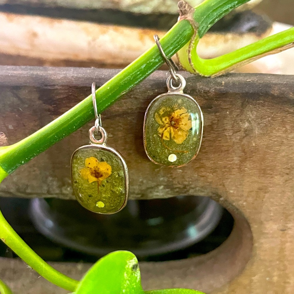 Antique Style Earrings - Picture 4 of 5